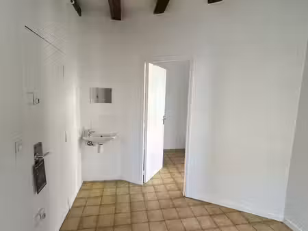 local 13 m² saintes