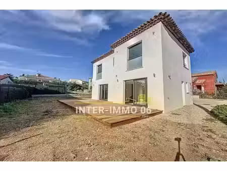 location meublée villa 4 pièces 111 m² à cagnes-sur-mer (06800)  2 586 €