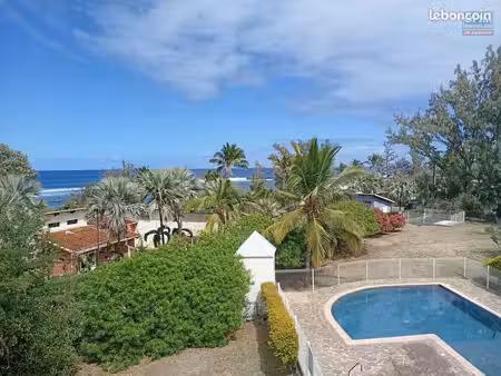 a vendre appartement f2 duplex de 53 m2 dans une residence avec piscine avec vue mer a la 