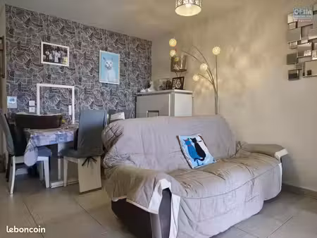 a vendre appartement t3 de 70 60 m2 avec varangue -résidence récente centre ville de la po