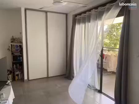 a vendre studio au centre ville de la possession