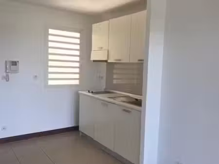 a vendre bel appartement de type f1 sur la résidence citronnelle rue emile grimaud à saint