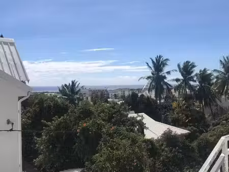 rare :a vendre appartement f2 dans une résidence privée de 6 lots à sainte clotilde proche
