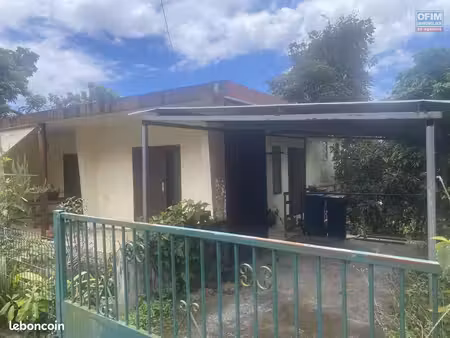 maison habitable a renover avec vue mer -terrain de 1592 m2 - ravine a malheur  la possess