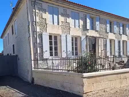 vente maison 7 pièces 193 m² à montils (17800)  221 000 €