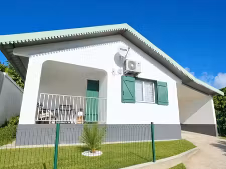 a vendre à ste clotilde maison t4 avec jardin  au calme d'une impasse