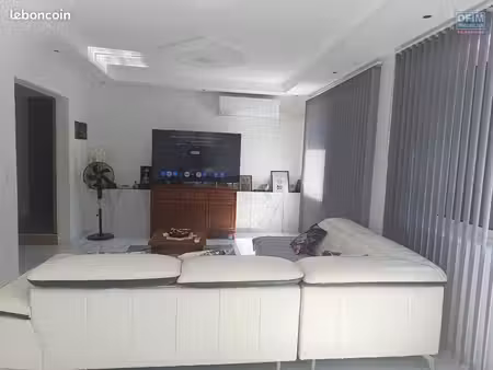 a vendre charmante villa 2 chambres entièrement rénovée à l' entre deux