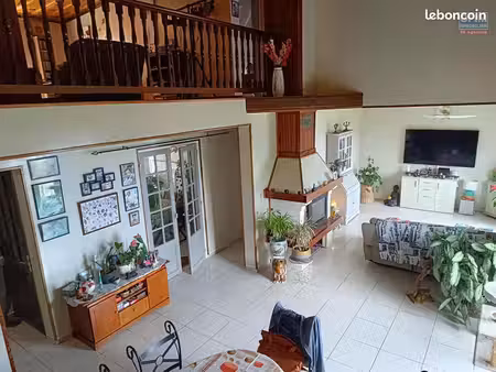 a la chaloupe st leu maison t 6/7 en duplex rénovée en 2018 avec une trés belle vue mer