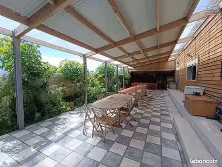 a vendre à sainte-anne magnifique villa 5 chambres de 200 m2 habitables + 100 m2 de varang