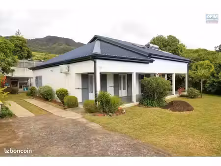 a vendre villa de prestige f5 de 215 m2 à saint-denis