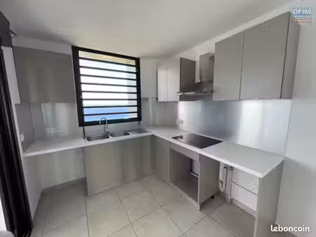 a louer à saint leu appartement t4 spacieux récent avec vue mer