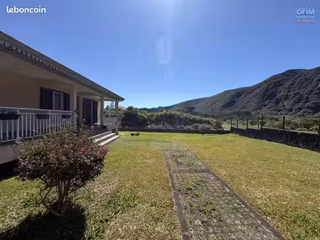 a louer magnifique villa de 4 chambres de 150 m2 non meublée à la plaine des palmistes