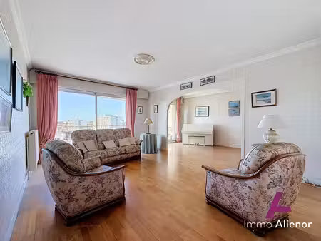 appartement avec balcon  cellier et 2 parkings