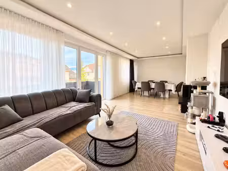 appartement 4 pièces rénové 103 m2 balcon  ascenseur et park