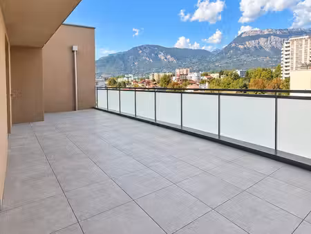 à vendre – appartement t5 avec deux terrasses – résidence