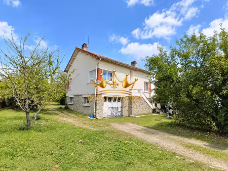 vue sur le terrain d'env 3150 m2  en partie constructible