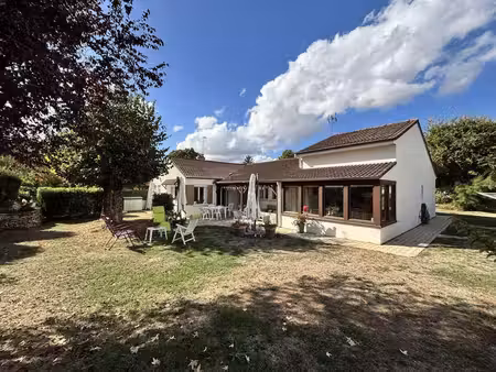 maison familiale avec dépendance attenante d'environ 167 m²