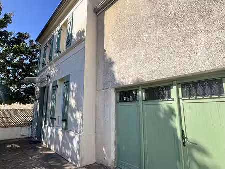 maison charentaise avec terrasse et garage
