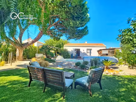 villa traditionnelle 6 pièces avec piscine sur 970 m² de terra