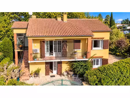 maison de 150 m2 avec deux logements indépendants  garage et