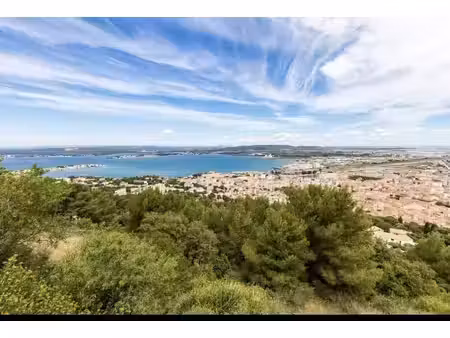 en exclusivié-terrain de 1034 m2 vue mer et étang-séte  monts