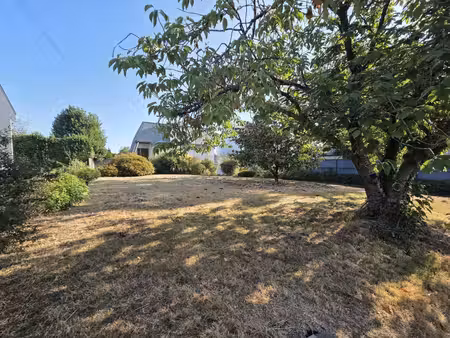 terrain à bâtir d'environ 273 m² - chapelle sur erdre centre bourg