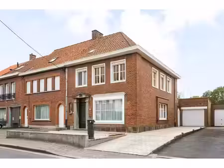 ruime gezinswoning met garage in zwevegem