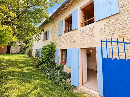 vente maison 12 pièces 253 m² à aigre (16140)  209 950 €