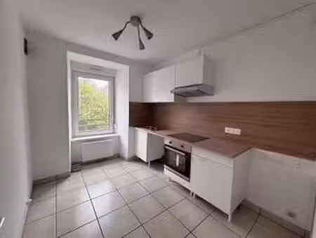 location appartement 3 pièces à loudéac (22600) : à louer 3 pièces / 65m² loudéac