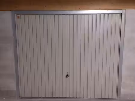 grand garage à louer