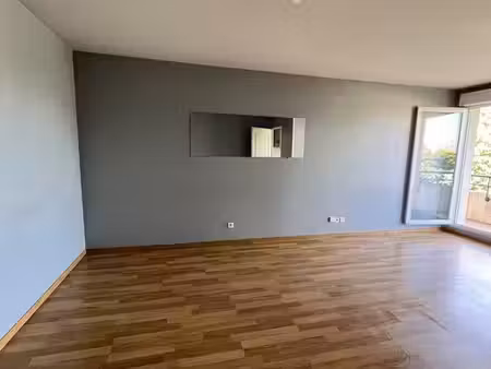 résidence récente  appt 2 pièces 42 m²