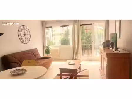 spacieux et lumineux studio avec parking et cave en résidence sécurisée