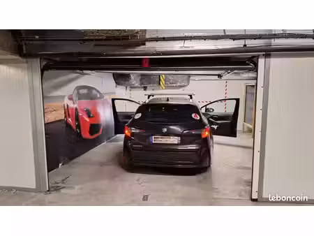 box double de 30 m2 à alfortville pour une auto et un maxi scooter côte-à-côte