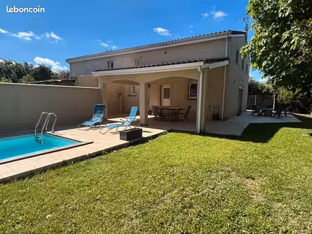 maison meublée de 115 m2 avec jardin  piscine  sécurisé dans une impasse avec portail