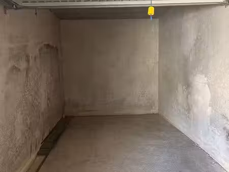 location box 14 26m2 dans une résidence sécurisé