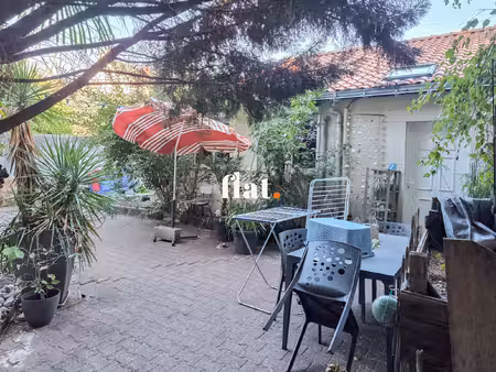 nantes - ile de nantes - immeuble de rapport de 8 lots - 200