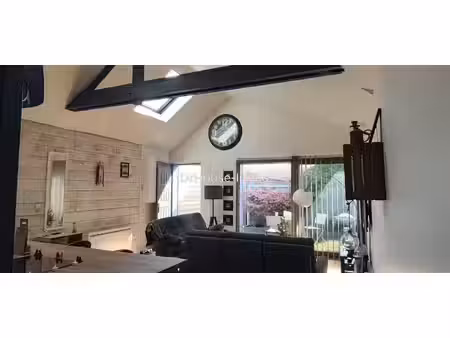 loft entièrement rénové avec cour ensoleillée - 68 m² - un bien coup de cœur !!!