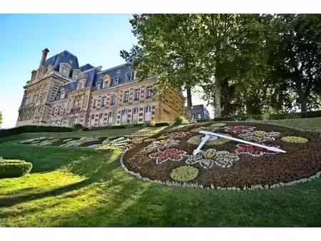 mairie  appartement de 150m² avec 4 ch  un pkg et une cave
