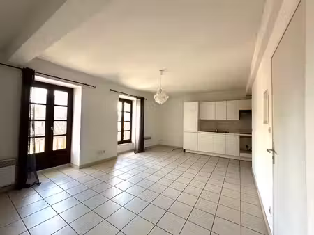 location appartement t2 de 42 m² à carcassonne  quartier des capucins  proche des commerce