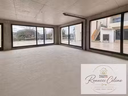 local commercial de 56 m² à porticcio