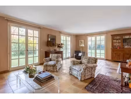 maison de luxe à vendre dans le quartier charlemagne