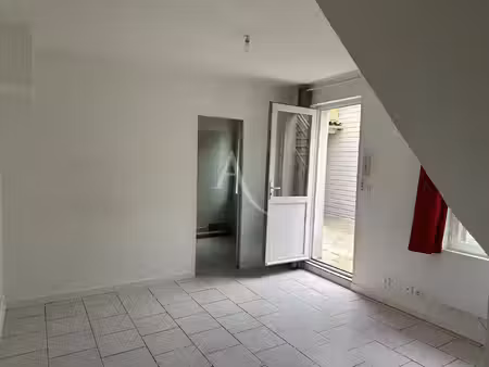 rochefort centre ville  appart type 2 duplex sur cour