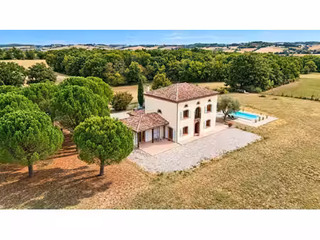 propriété d’exception – 226 m² de charme et de prestations haut de gamme  piscine et parc 