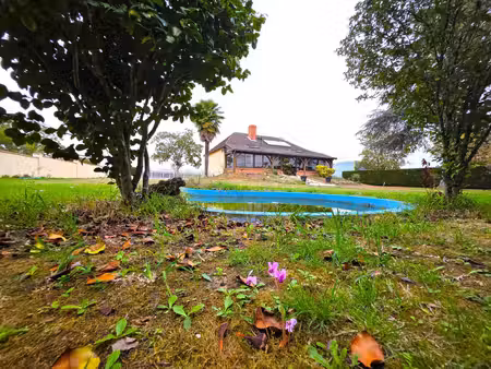 maison traditionnelle rénovée   ses 5 chambres  sa piscine couverte et son garage !