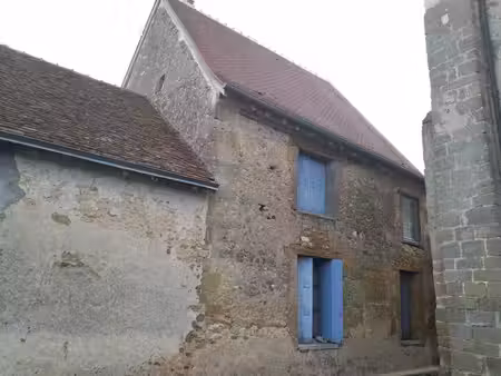 petite maison de bourg en matériaux traditionnels (moellons  poutres chênes massifs)