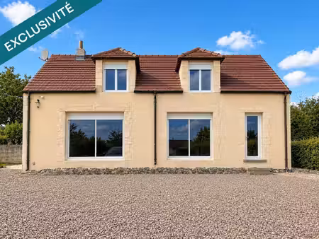 maison familiale avec 4 chambres et mezzanine.