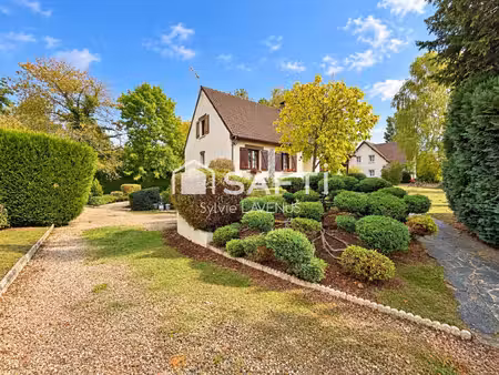 a vailly sur aisne  maison familiale de 132 m2 avec s/sol total et grand terrain arboré.