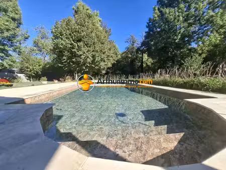 belle propriété de 166 m² sur un magnifique terrain de 2074 m² avec piscine