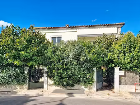 maison t10 200 m² composée de 2 appartements