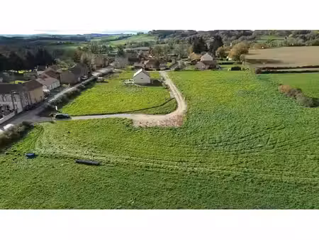 terrain constructible et viabilisé - 561 m²